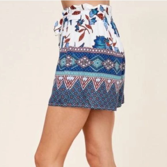 Women's BOHO BORDER PRINT SHORTS - Picture 2 of 3